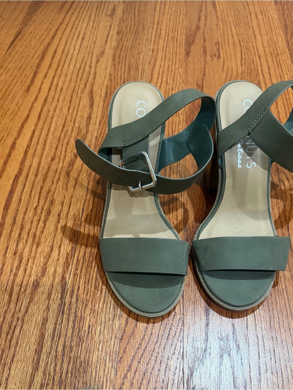 Coconuts by Matisse Olive Green Strap Sandals. Size 7.5M